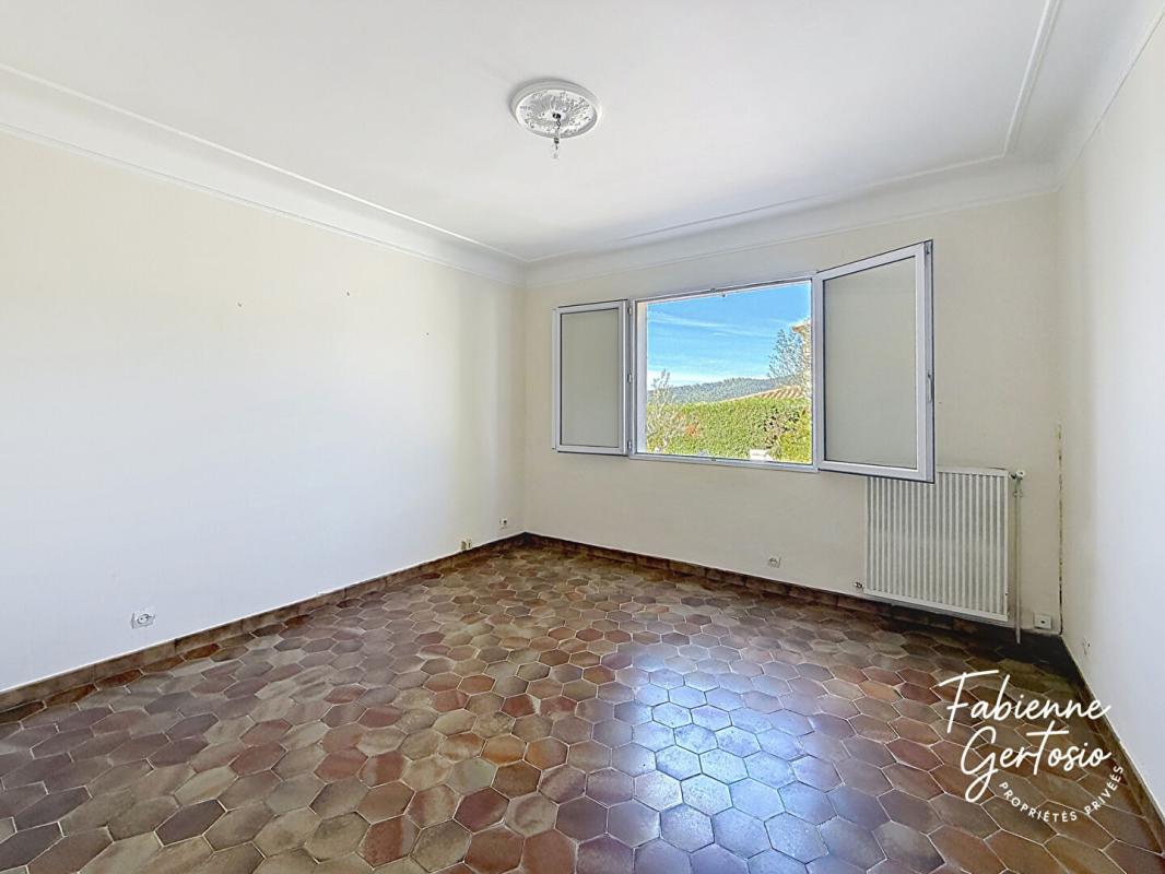 CEYRESTE CEYRESTE ! Maison traditionnelle 6 pièces, terrain 1 000 m², piscine 6