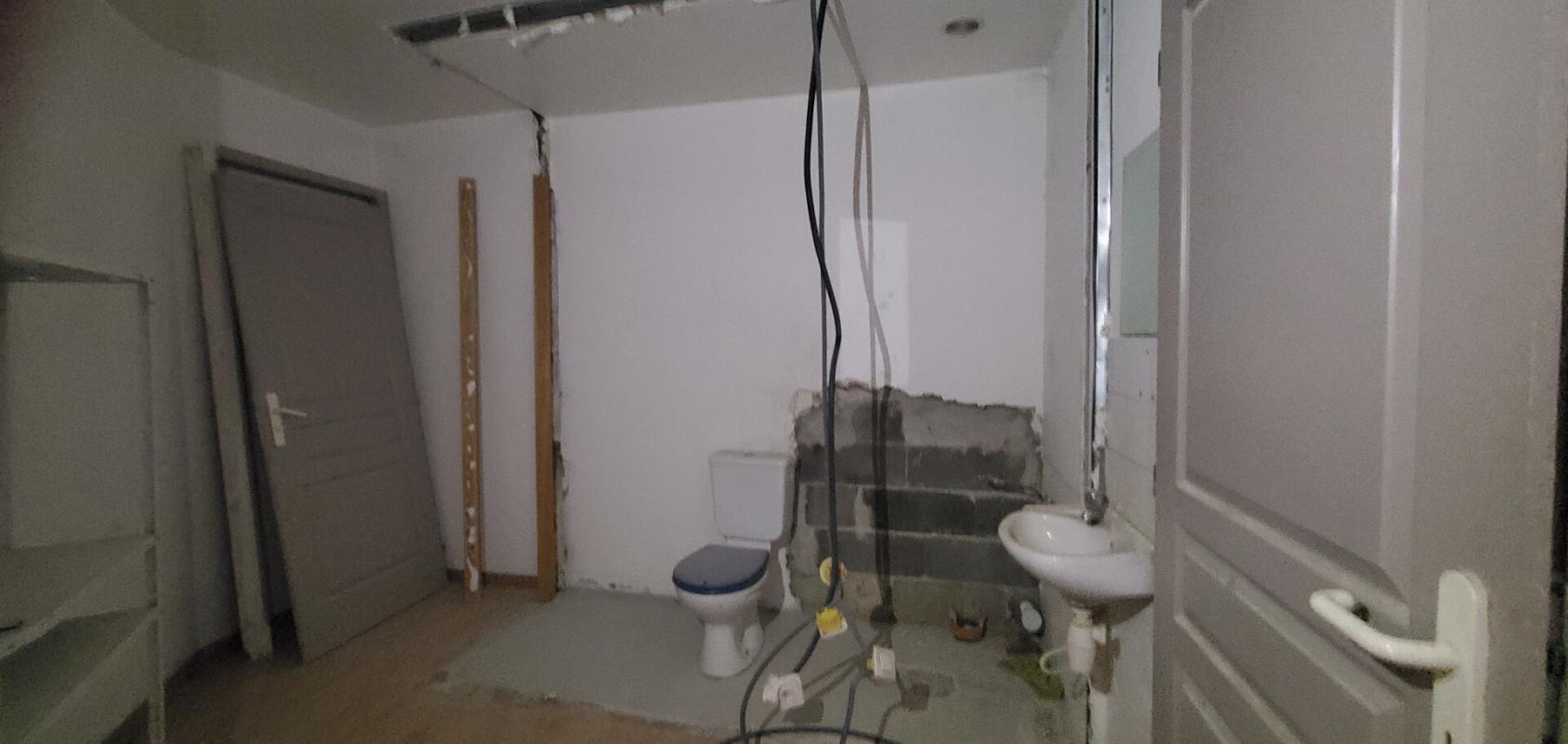 LES VANS APPARTEMENT À RÉNOVER COEUR DE VILLAGE VIVANT ET TOURISTIQUE  SUD ARDÈCHE 3