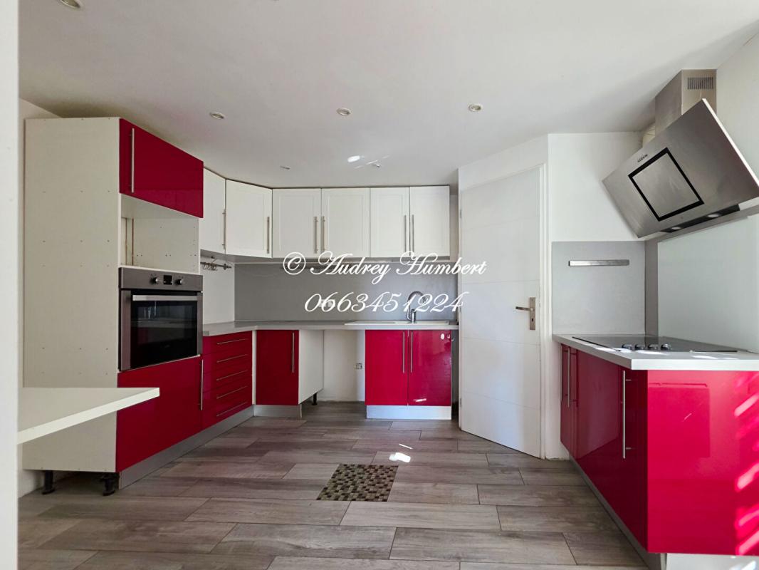 PIERREVERT Pierrevert MDV avec terrasse et balcon, 6 pièces 144 m2 16