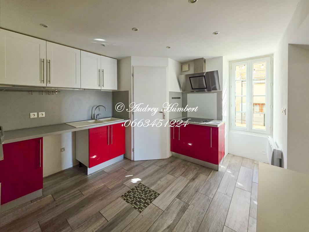 PIERREVERT Pierrevert MDV avec terrasse et balcon, 6 pièces 144 m2 4