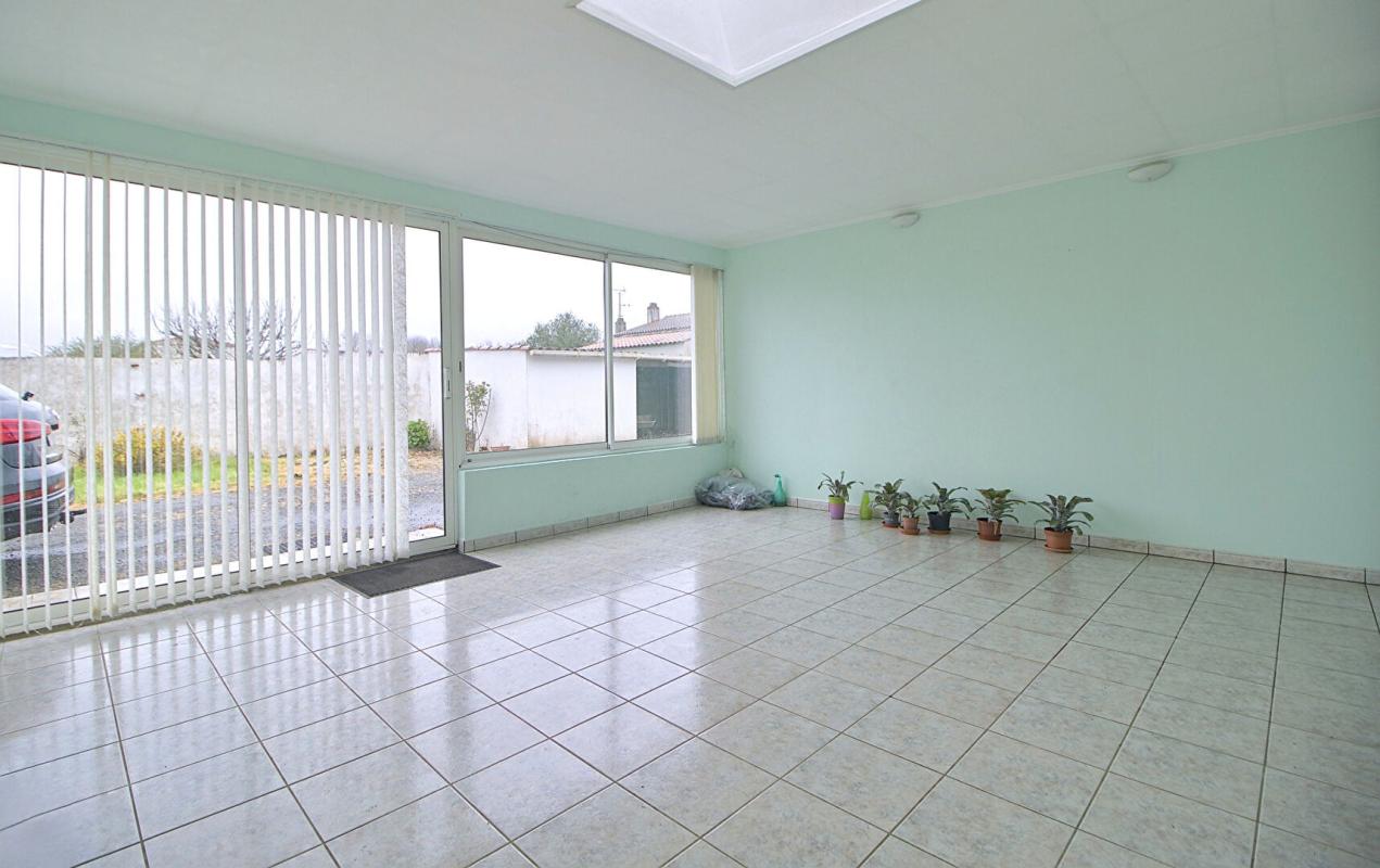 LES MAGNILS-REIGNIERS Maison Les Magnils Reigniers 6 pièce(s) 140 m2 10