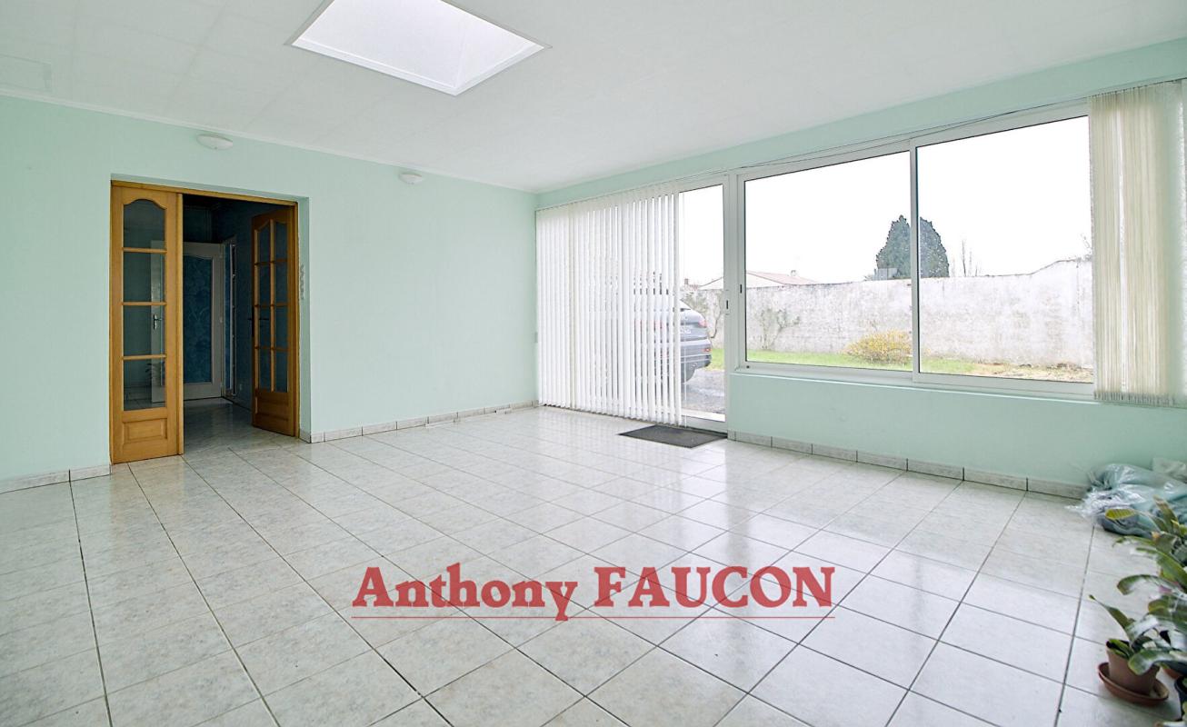 LES MAGNILS-REIGNIERS Maison Les Magnils Reigniers 6 pièce(s) 140 m2 11