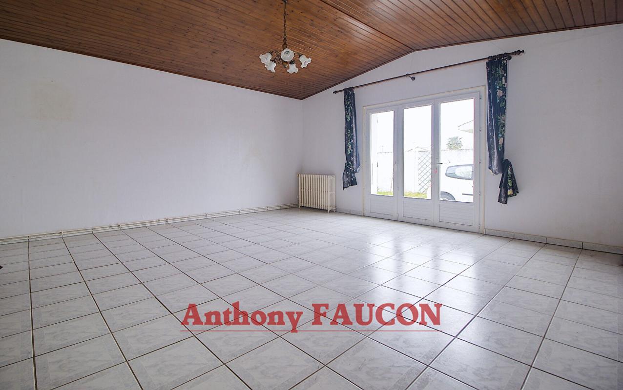 LES MAGNILS-REIGNIERS Maison Les Magnils Reigniers 6 pièce(s) 140 m2 2