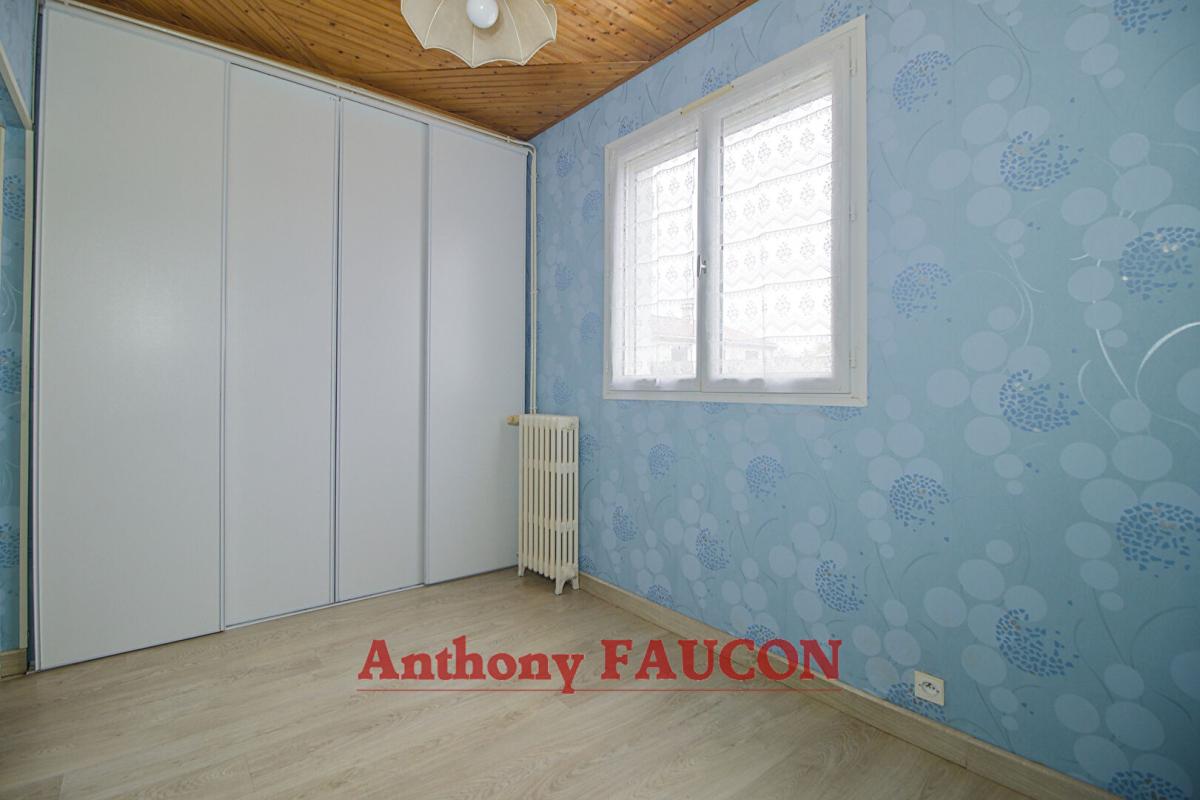 LES MAGNILS-REIGNIERS Maison Les Magnils Reigniers 6 pièce(s) 140 m2 7