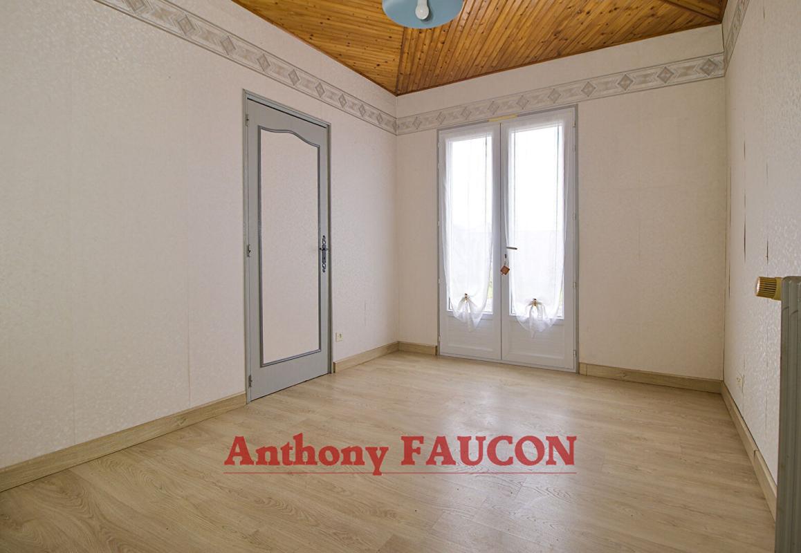 LES MAGNILS-REIGNIERS Maison Les Magnils Reigniers 6 pièce(s) 140 m2 8