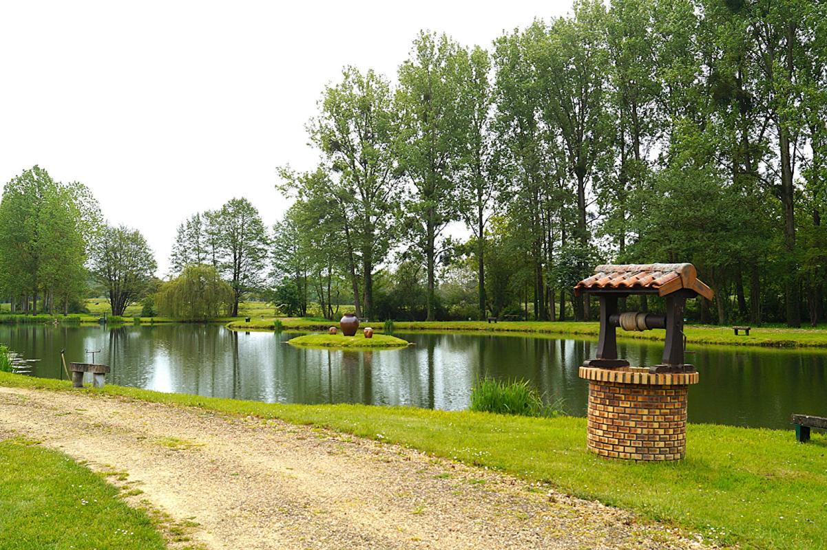 BEAUVAIS Étang de pêche empoissonné sur 2,2 hectares 6