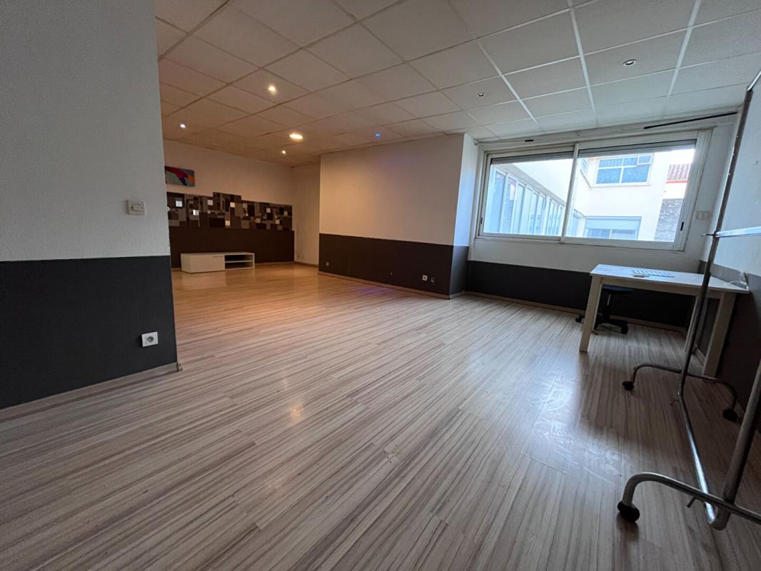 PERPIGNAN Magnifique appartement de type studio/T1 de 52.10 m2 CARREZ  secteur quai vauban secteur très prisé 12