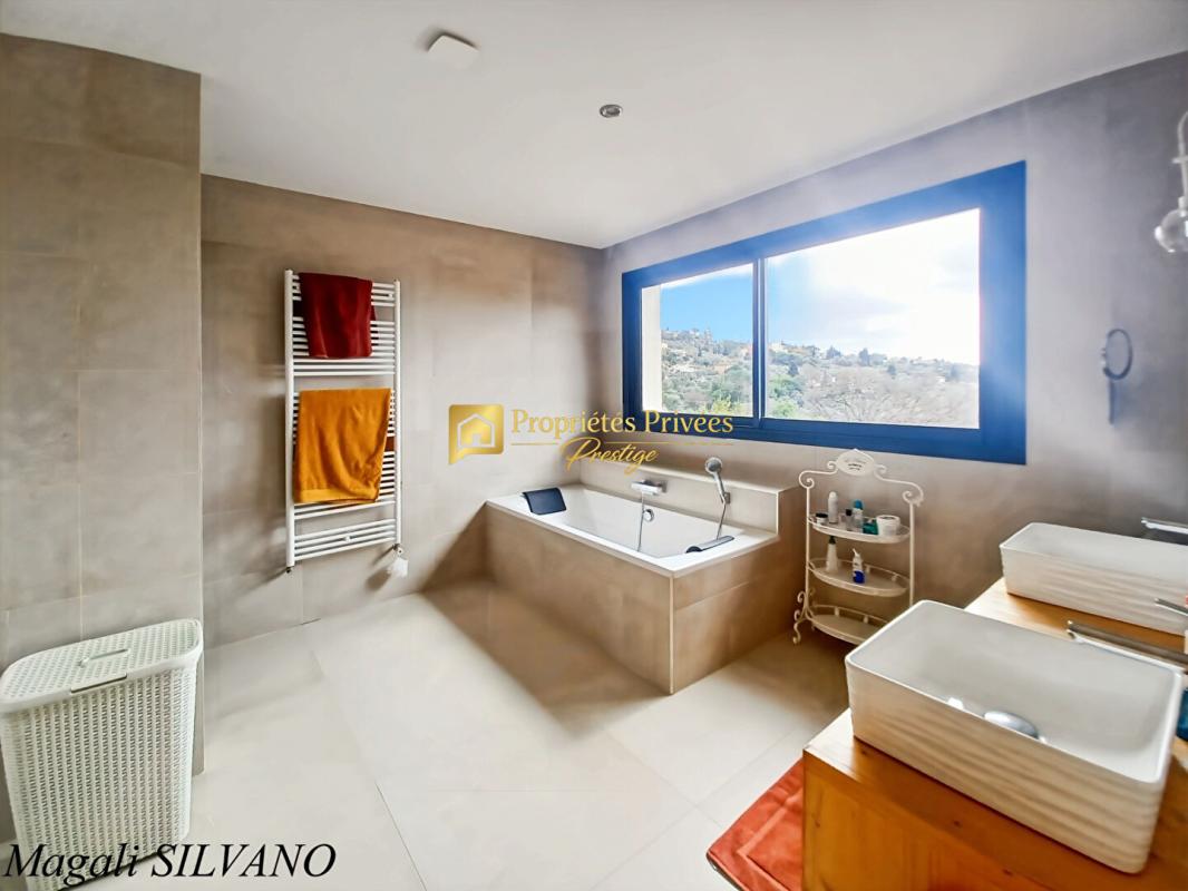 GRASSE Mas rénové - Vue panoramique plein sud - St-François 10