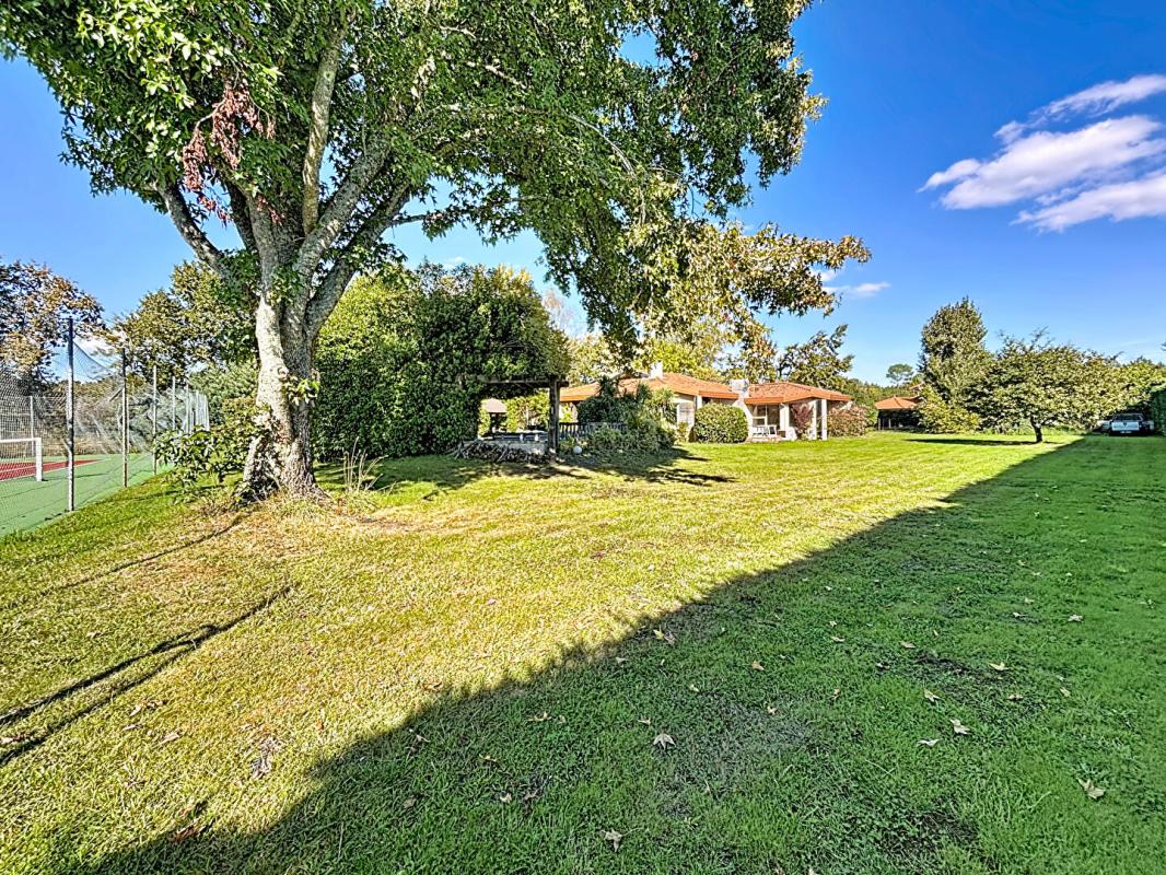 BISCARROSSE Villa 4 chambres plain-pied sur grand terrain divisible, piscine, tennis 10