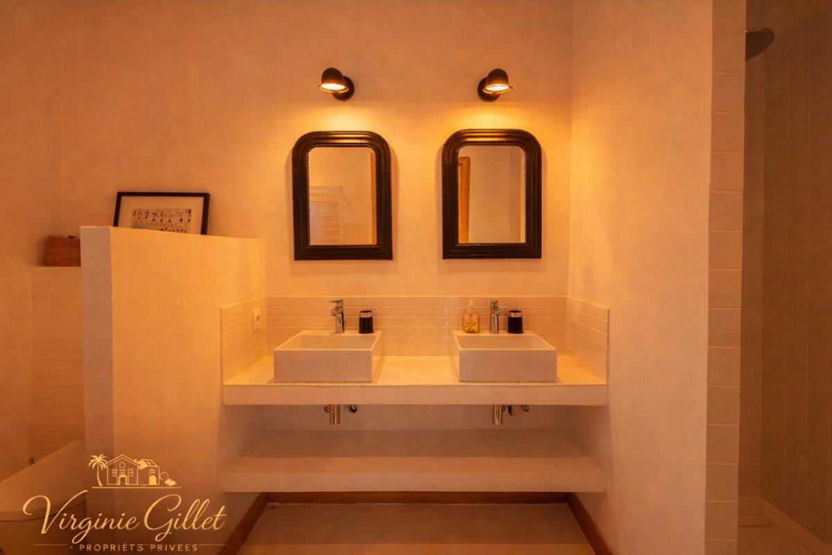 ZONZA Villa contemporaine de plain-pied invite à quelques minutes des plages de Pinarello 10