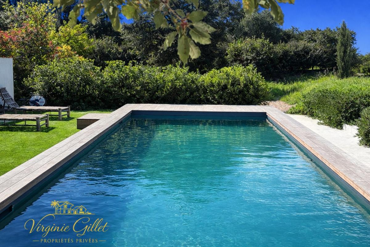 ZONZA Villa contemporaine de plain-pied invite à quelques minutes des plages de Pinarello 14