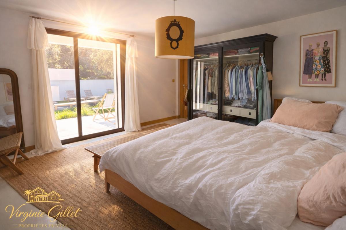 ZONZA Villa contemporaine de plain-pied invite à quelques minutes des plages de Pinarello 2