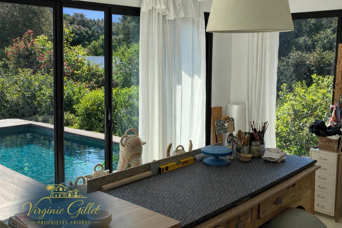 ZONZA Villa contemporaine de plain-pied invite à quelques minutes des plages de Pinarello 3