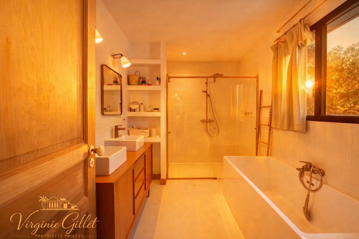 ZONZA Villa contemporaine de plain-pied invite à quelques minutes des plages de Pinarello 7