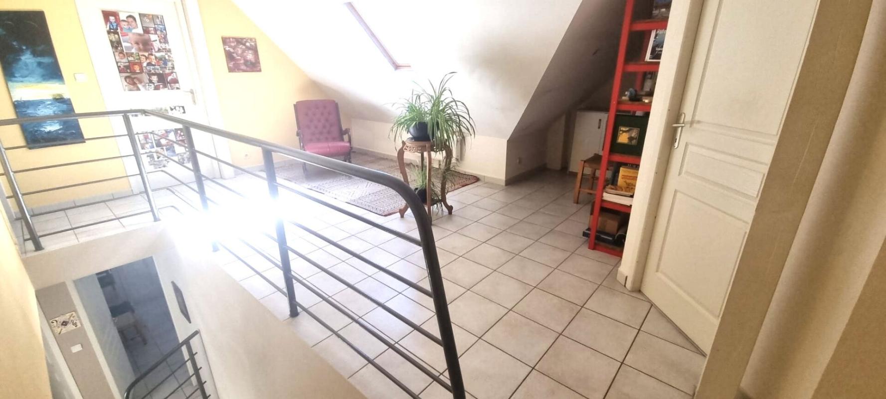 AUDINCOURT GRANDE MAISON LUMINEUSE - DPE : C -  5 CHAMBRES - Environ13 ares 9