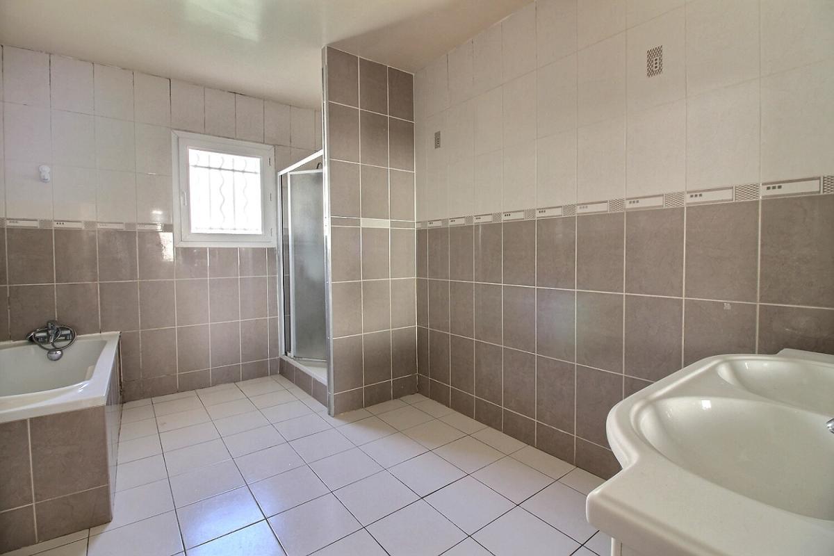 MALEMORT-SUR-CORREZE BRIVE - Malemort : Maison récente 290 m² avec 7 chambres  - Terrain 2 000 m² 5