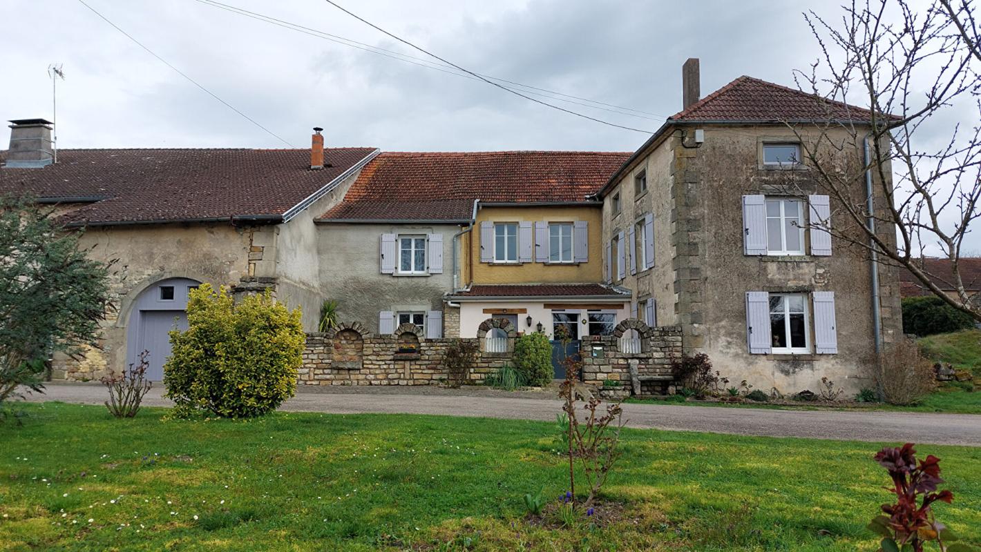 CORRE Maison Corre 7 pièce(s) 181 m2, dépendances, jardin 1