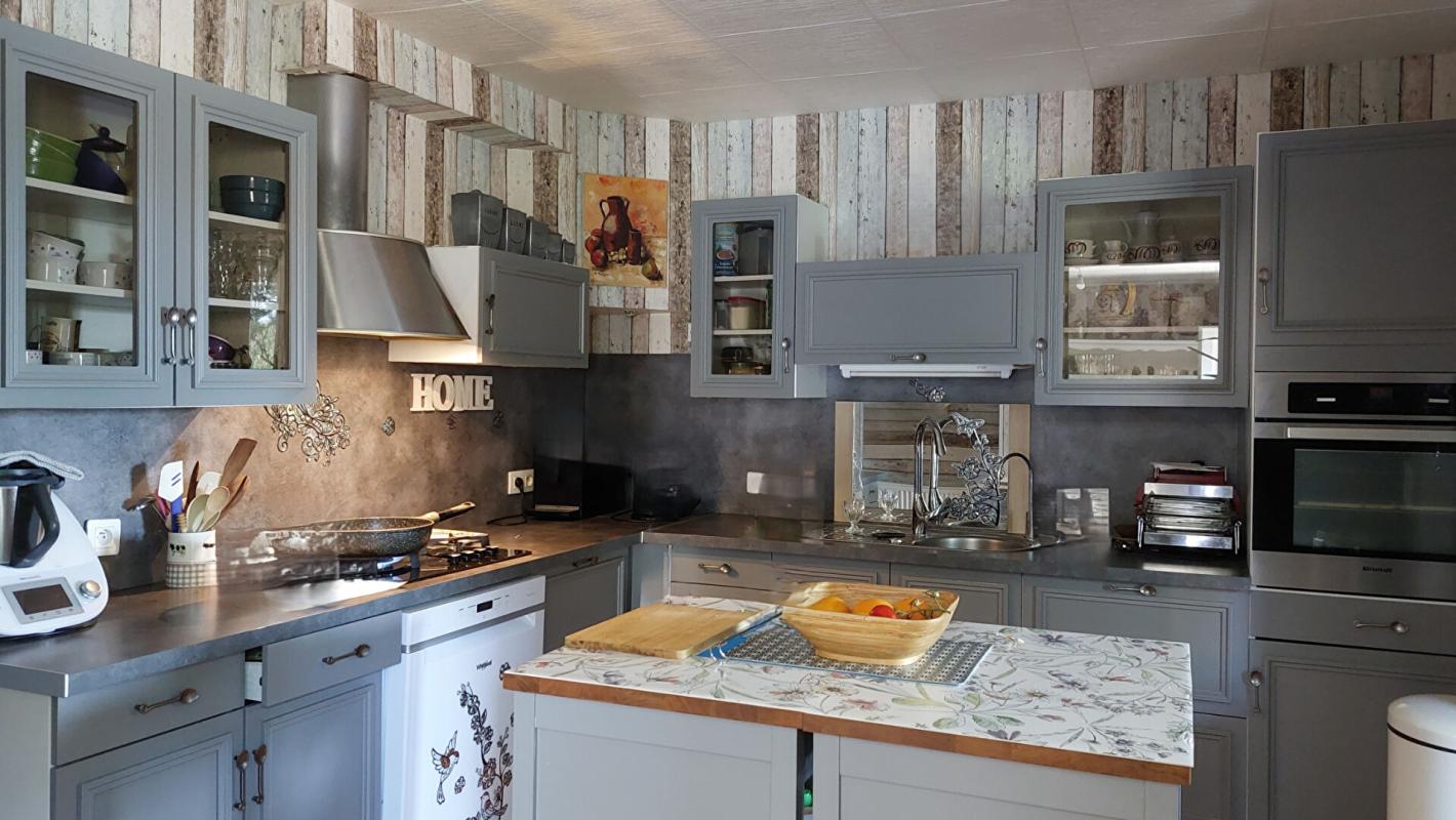 CORRE Maison Corre 7 pièce(s) 181 m2, dépendances, jardin 4