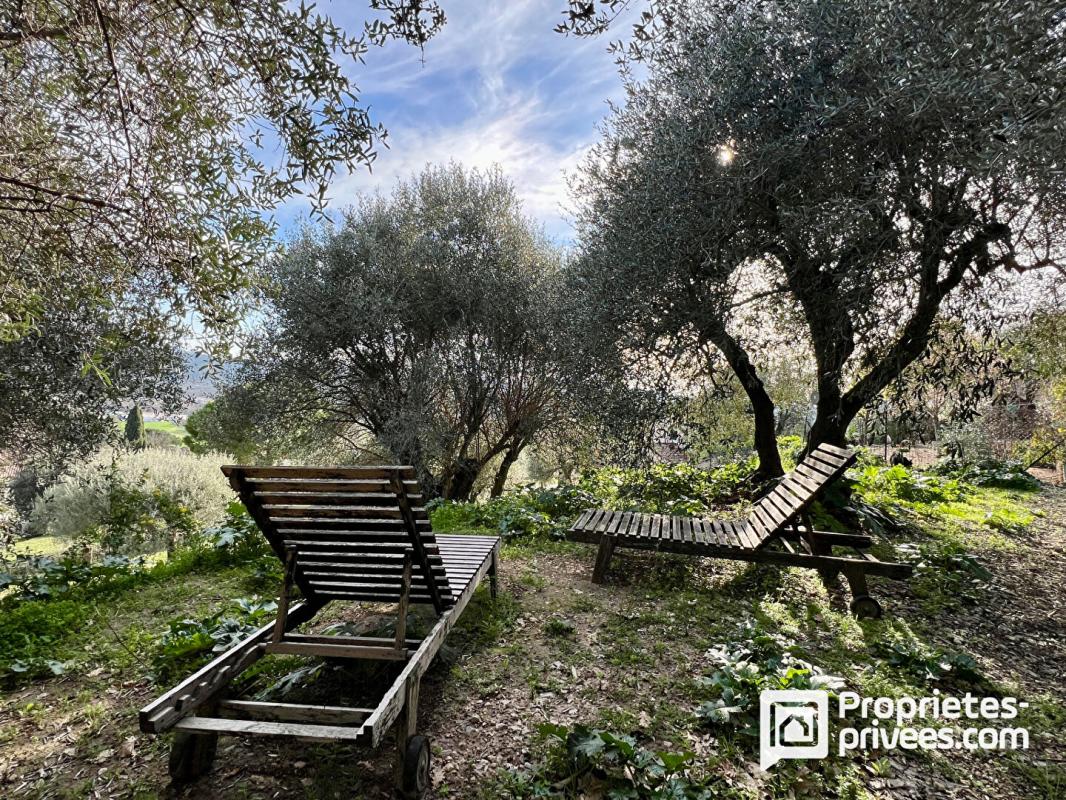 MONTAUROUX Maison d'architecte 214 m², 3 espaces de vie, piscine, à pied du village 18