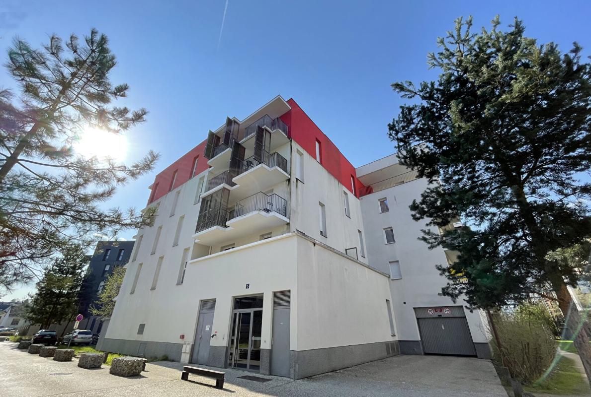 RIS-ORANGIS Superbe 3 pièces de 65m2 moderne et lumineux avec balcon ? Calme et verdoyant en bord de Seine, aux portes de Paris 15