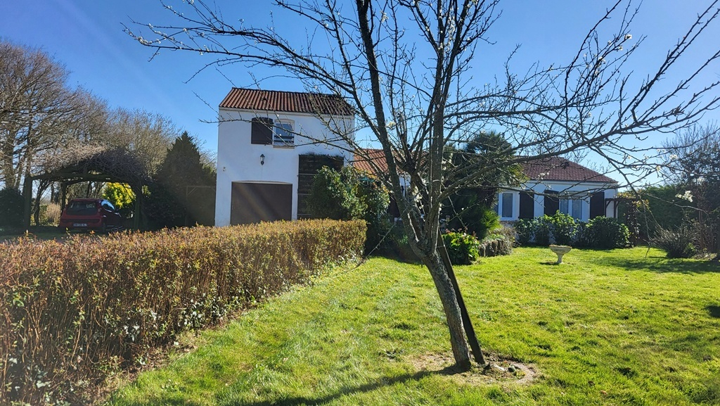 LES SABLES-D'OLONNE Maison Les Sables d'Olonne 5 pièces 129m2 + T2 45 m2 10