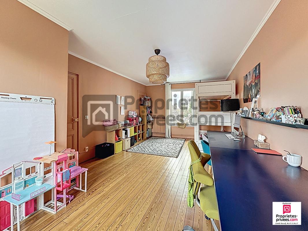 CRECY-LA-CHAPELLE Maison Crecy La Chapelle 6 pièces 148 m2 18