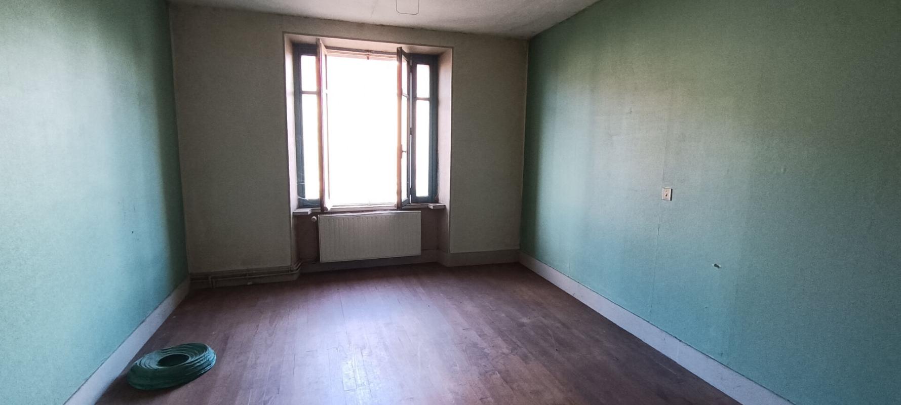 VILLERS-LES-LUXEUIL Maison 172.81 m2 et dépendances 10