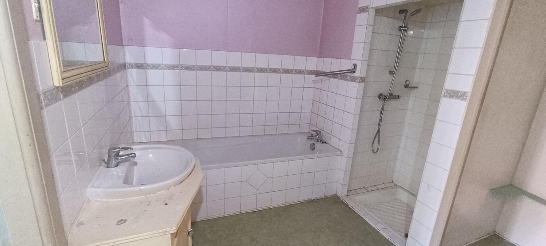 VILLERS-LES-LUXEUIL Maison 172.81 m2 et dépendances 11