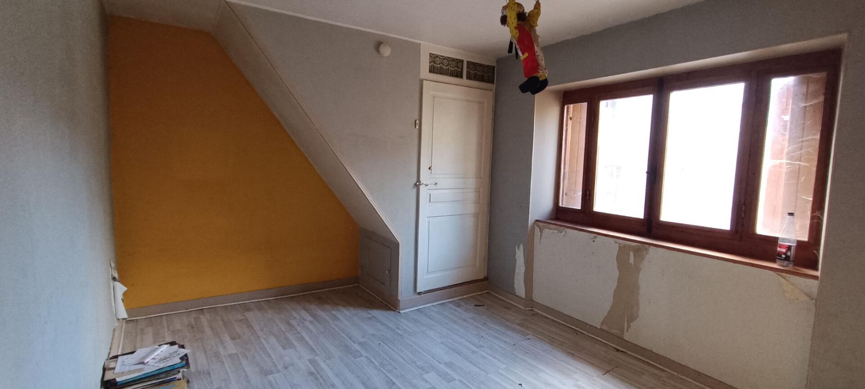 VILLERS-LES-LUXEUIL Maison 172.81 m2 et dépendances 12