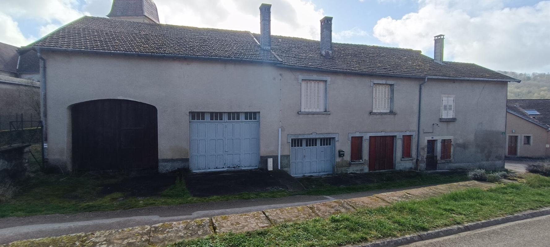 VILLERS-LES-LUXEUIL Maison 172.81 m2 et dépendances 16