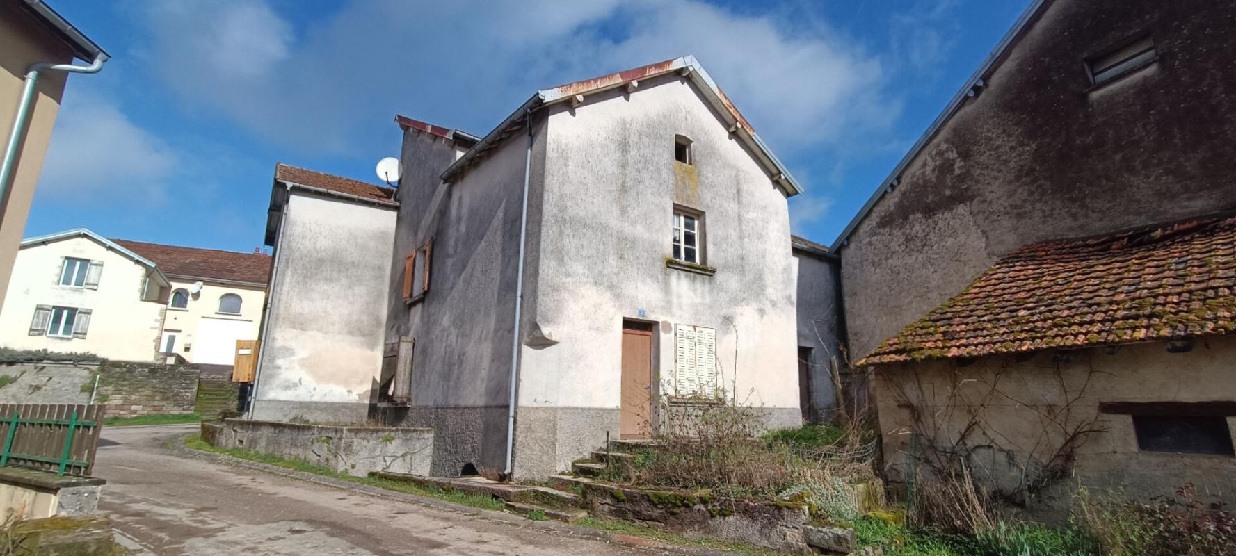 VILLERS-LES-LUXEUIL Maison 172.81 m2 et dépendances 4