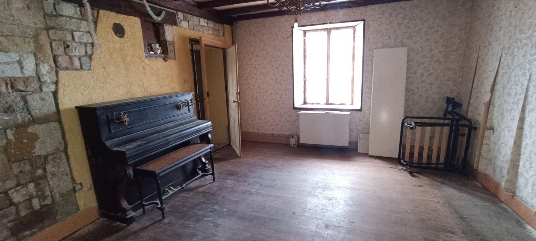 VILLERS-LES-LUXEUIL Maison 172.81 m2 et dépendances 8