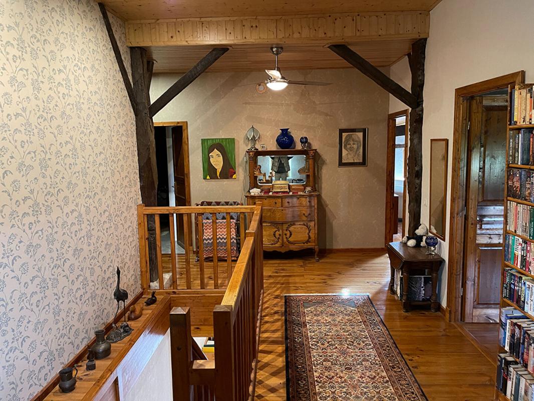 PUYSSERAMPION Ancienne ferme rénovée (270 m2) avec grange, intimité et vue dégagée 14