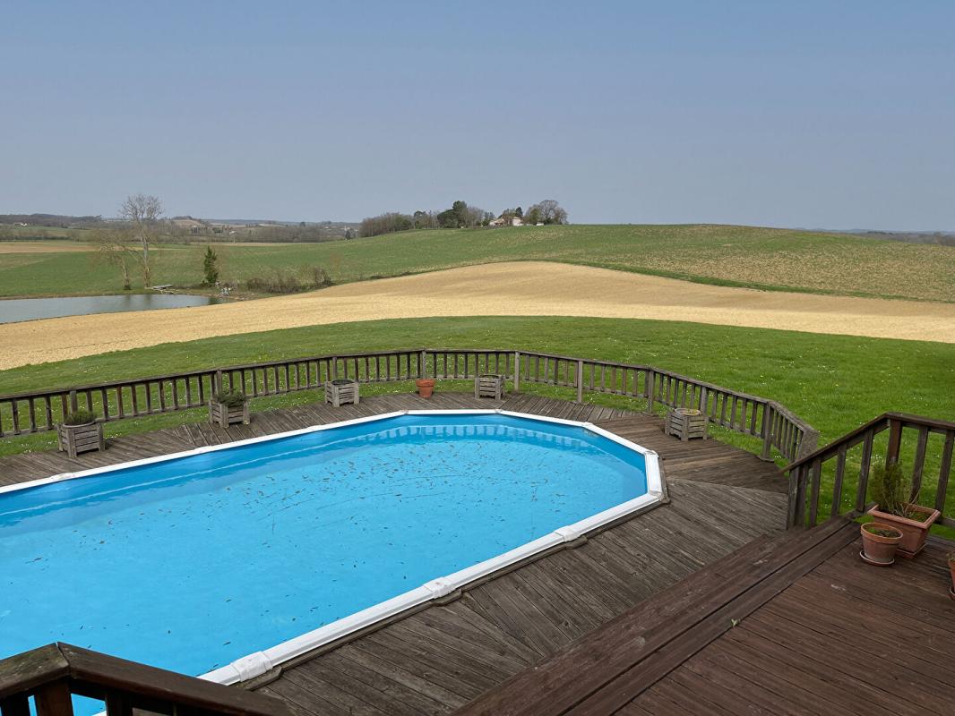 PUYSSERAMPION Ancienne ferme rénovée (270 m2) avec grange, intimité et vue dégagée 17