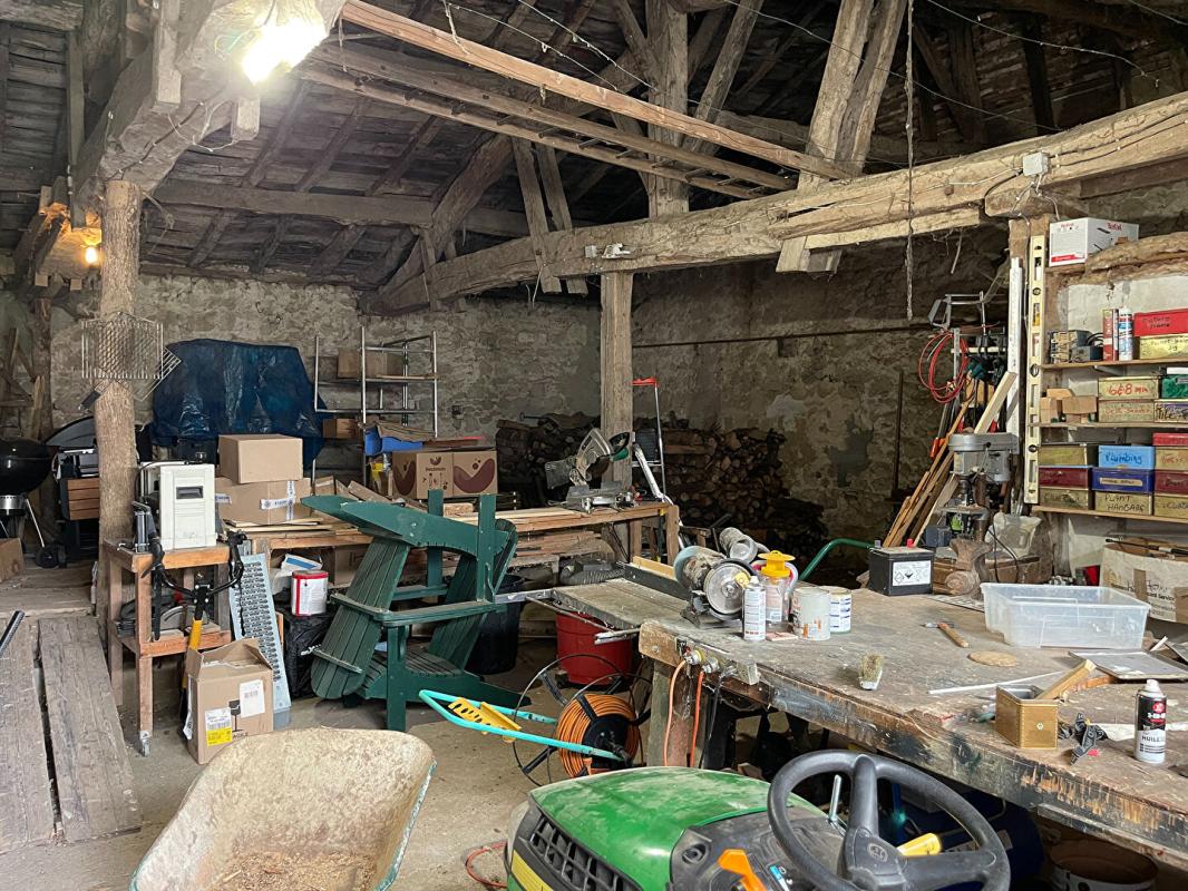 PUYSSERAMPION Ancienne ferme rénovée (270 m2) avec grange, intimité et vue dégagée 18