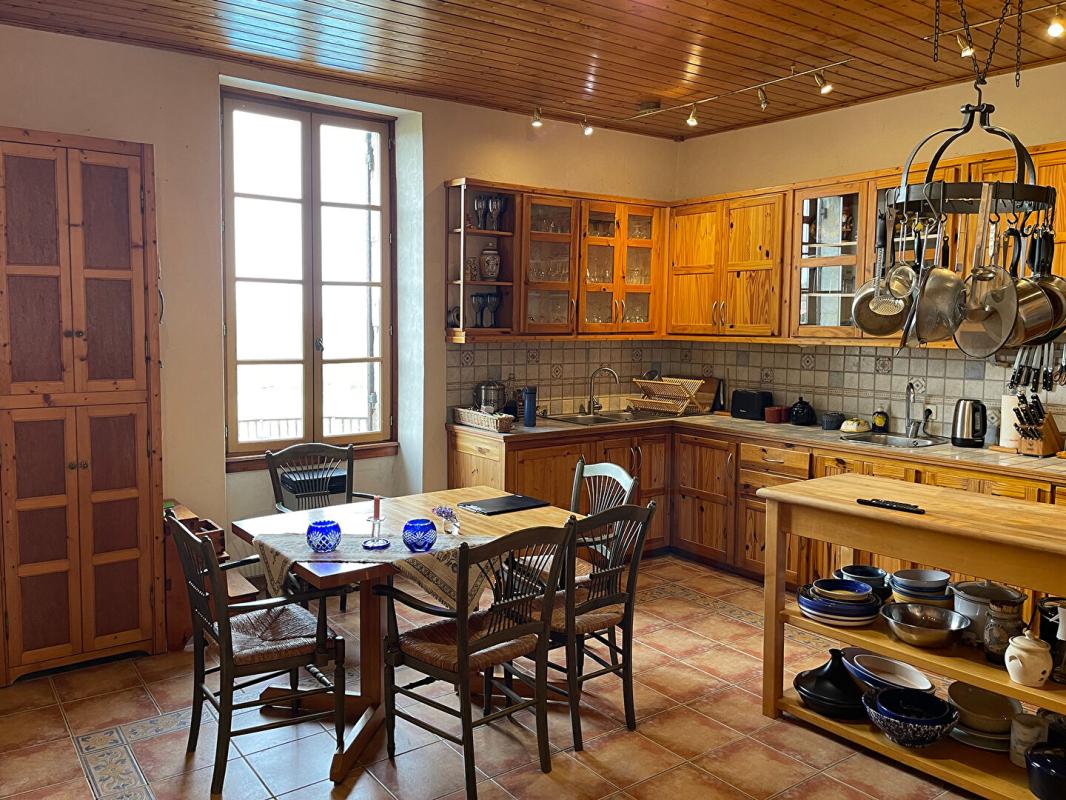 PUYSSERAMPION Ancienne ferme rénovée (270 m2) avec grange, intimité et vue dégagée 3