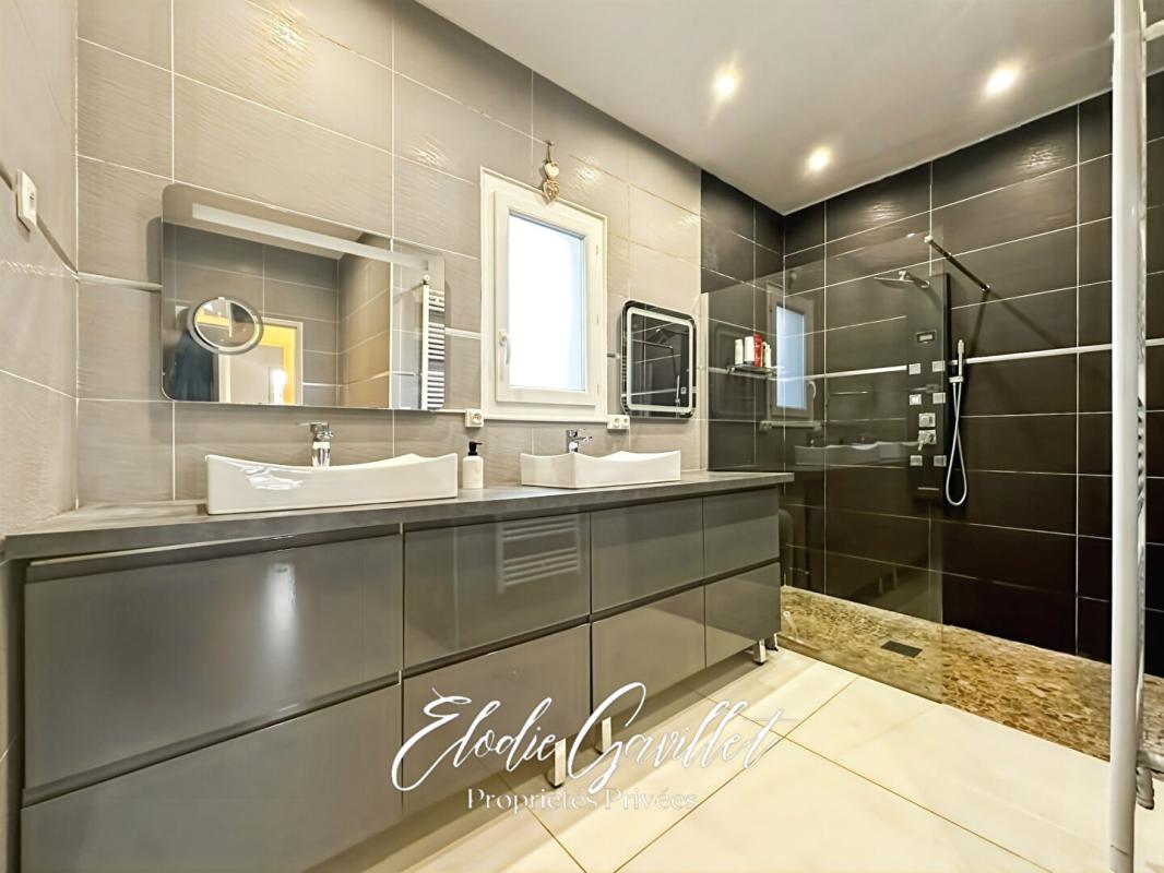 VILLEMOUSTAUSSOU Maison Villemoustaussou 5 pièce(s) 132 m2 12