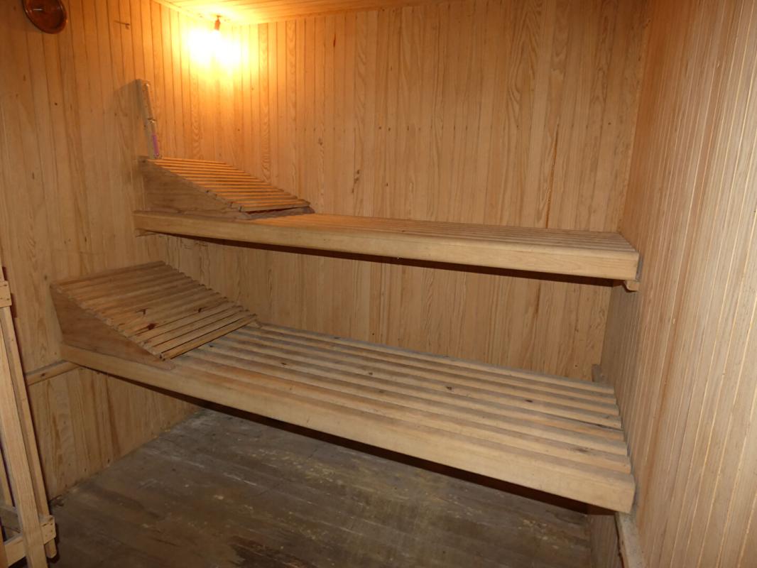 IVRY-LA-BATAILLE Immeuble 170 m2 avec cour 12