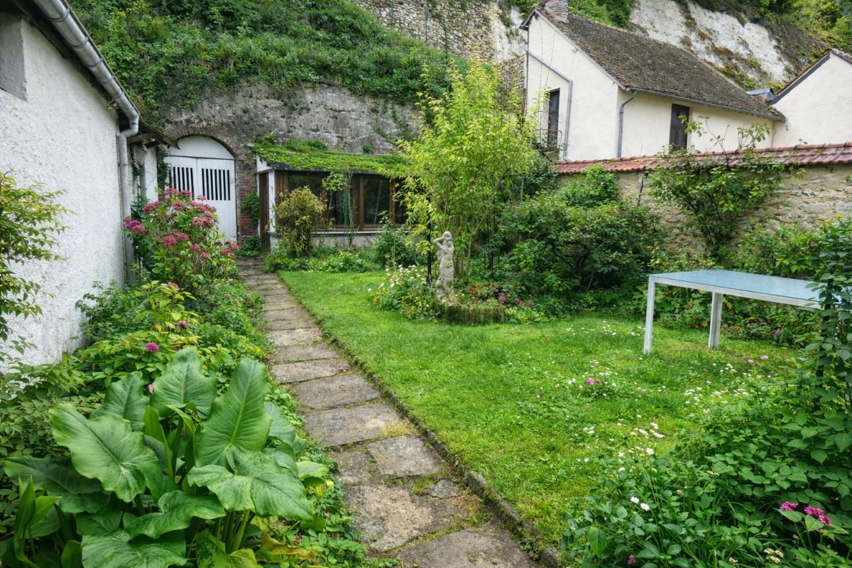 IVRY-LA-BATAILLE Immeuble 170 m2 avec cour 5