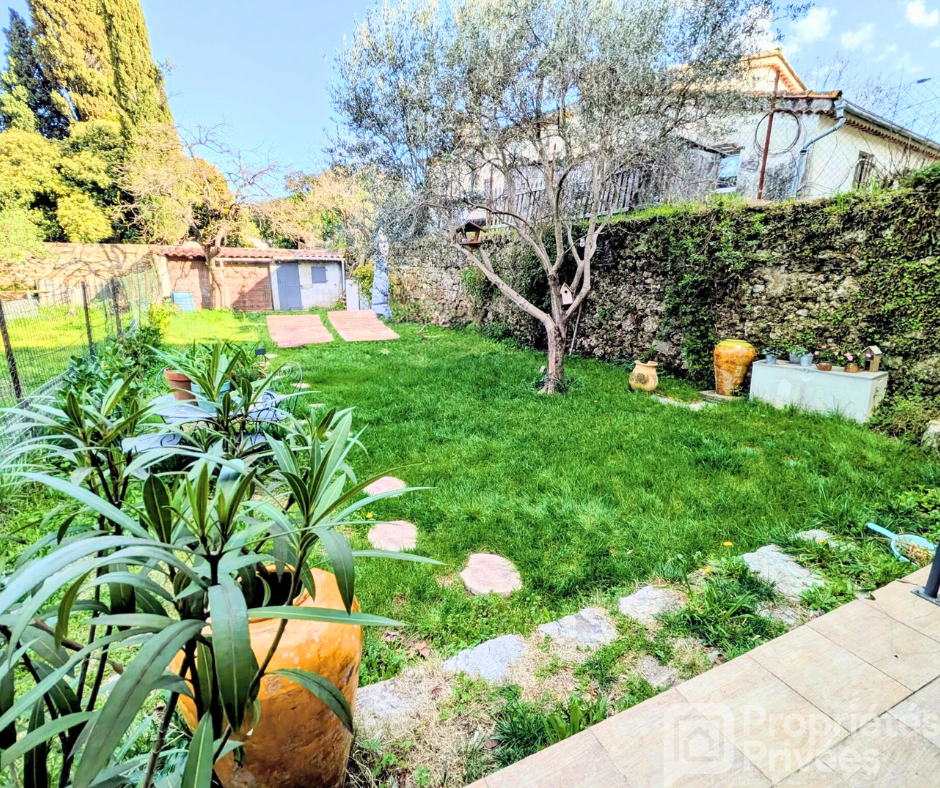 TRANS-EN-PROVENCE COUP DE COEUR ASSURE - Charmante maison de village avec grand garage et jardin 2