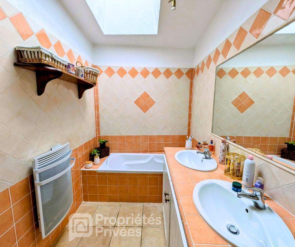 TRANS-EN-PROVENCE COUP DE COEUR ASSURE - Charmante maison de village avec grand garage et jardin 7