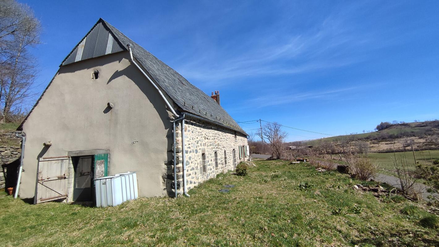SAINT-AMANDIN Belle maison Cantalienne Saint Amandin 15190 3