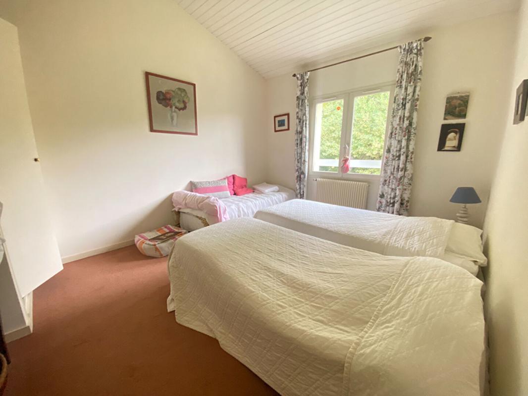 EYSINES Belle maison de 4 ch sur magnifique jardin dans un quartier résidentiel d'Eysines, intra rocade 210 m2 10