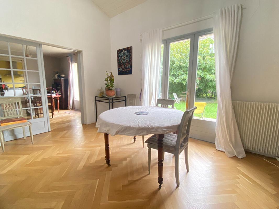 EYSINES Belle maison de 4 ch sur magnifique jardin dans un quartier résidentiel d'Eysines, intra rocade 210 m2 6