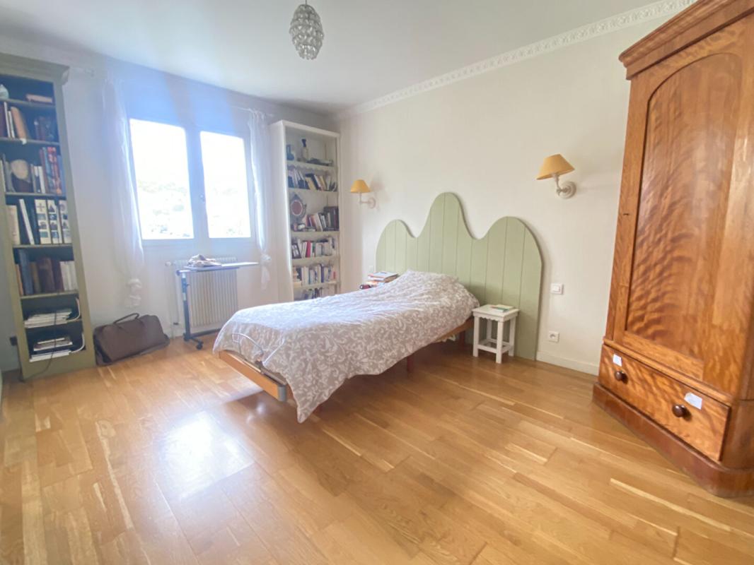 EYSINES Belle maison de 4 ch sur magnifique jardin dans un quartier résidentiel d'Eysines, intra rocade 210 m2 8