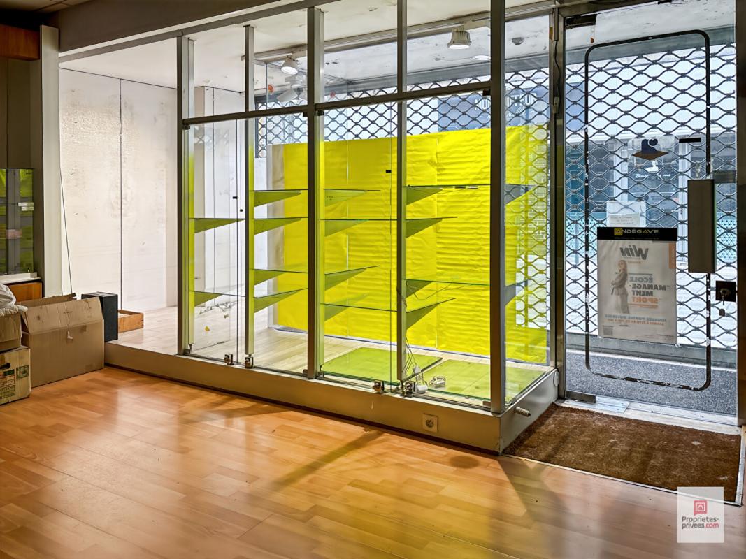 SABLE-SUR-SARTHE Maison et local commercial- Sable Sur Sarthe 8 pièce(s) 162 m2 11