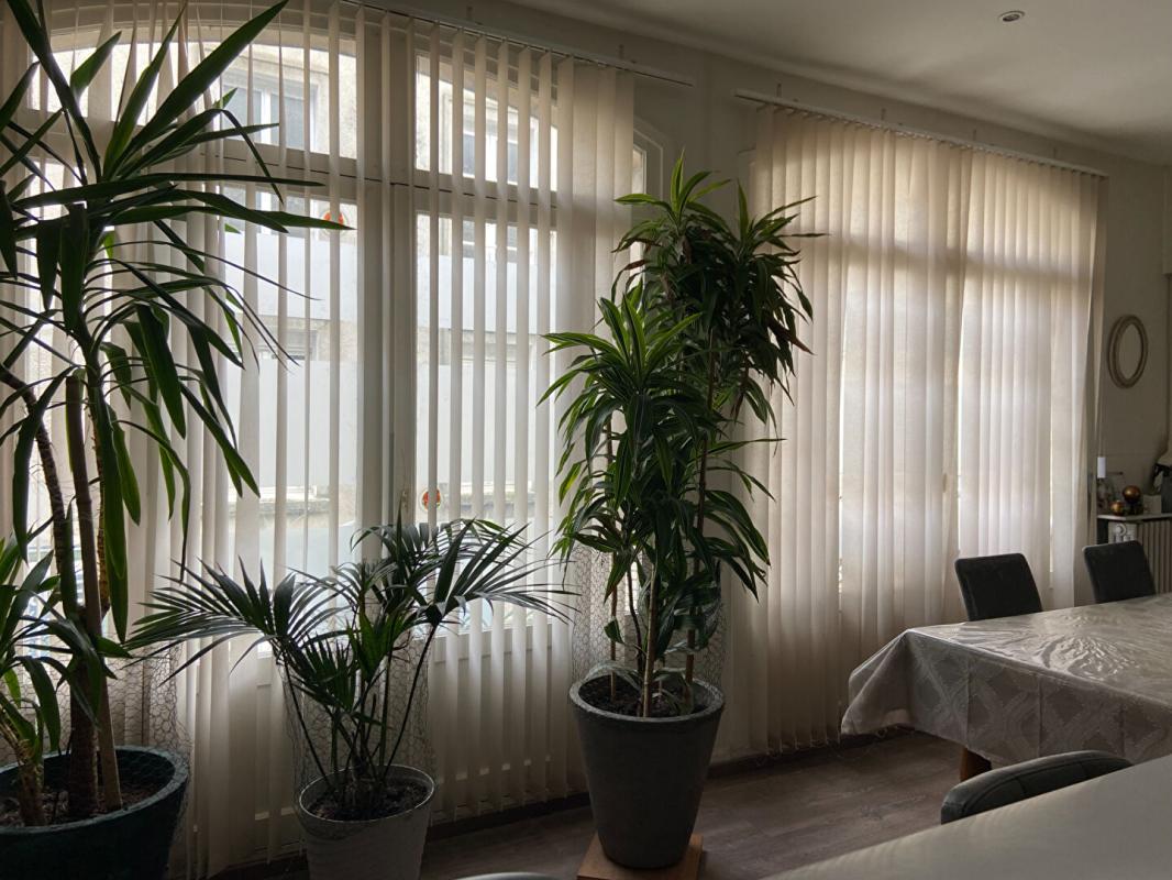 SABLE-SUR-SARTHE Maison et local commercial- Sable Sur Sarthe 8 pièce(s) 162 m2 4