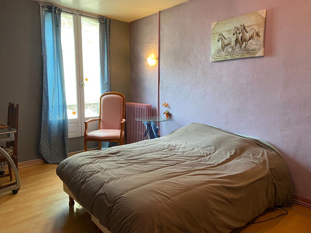 SABLE-SUR-SARTHE Maison et local commercial- Sable Sur Sarthe 8 pièce(s) 162 m2 9