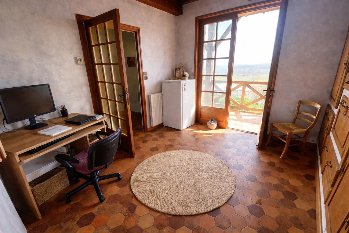 LETRA LETRA 69620 . Maison 8 pièces 190 m2 sur terrain de 1955m2 avec piscine et hangar 11