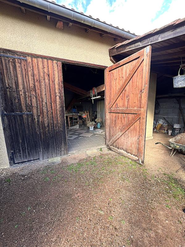 LETRA LETRA 69620 . Maison 8 pièces 190 m2 sur terrain de 1955m2 avec piscine et hangar 17